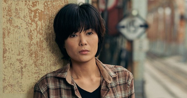 "Suốt 15 năm chinh chiến với nghề, có nước mắt tủi hờn, có vui có buồn, đôi khi tôi cũng thấy mình dại vì đi vào con đường quá khó khăn. Nhưng nghệ thuật không có giới hạn, chỉ cần một lời động viên, lời khen của khán giả cũng làm tôi cảm thấy xứng đáng vô cùng. Vai nào tôi cũng yêu, yêu mới làm được", Thanh Hương chia sẻ với Tiền Phong.