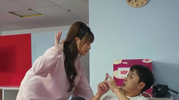 Vợ chồng trẻ liên tục khẩu chiến, thậm chí động chân động tay. Vợ chồng trẻ liên tục khẩu chiến, thậm chí động chân động tay.