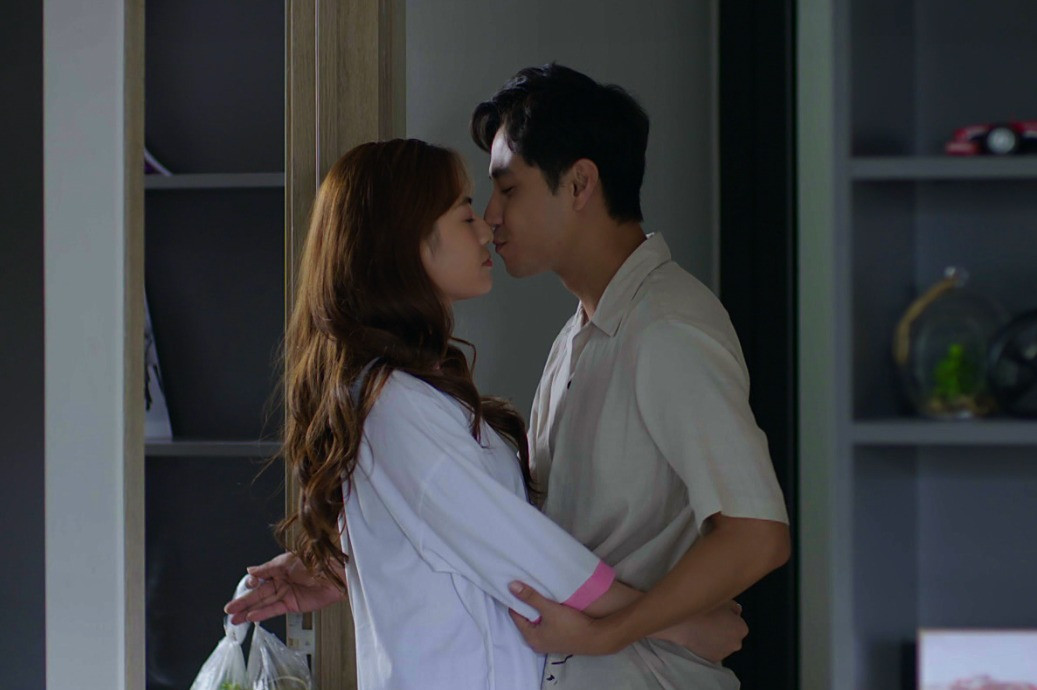 Cặp nhân vật chính đã quay về bên nhau nhưng phim chưa kết thúc.