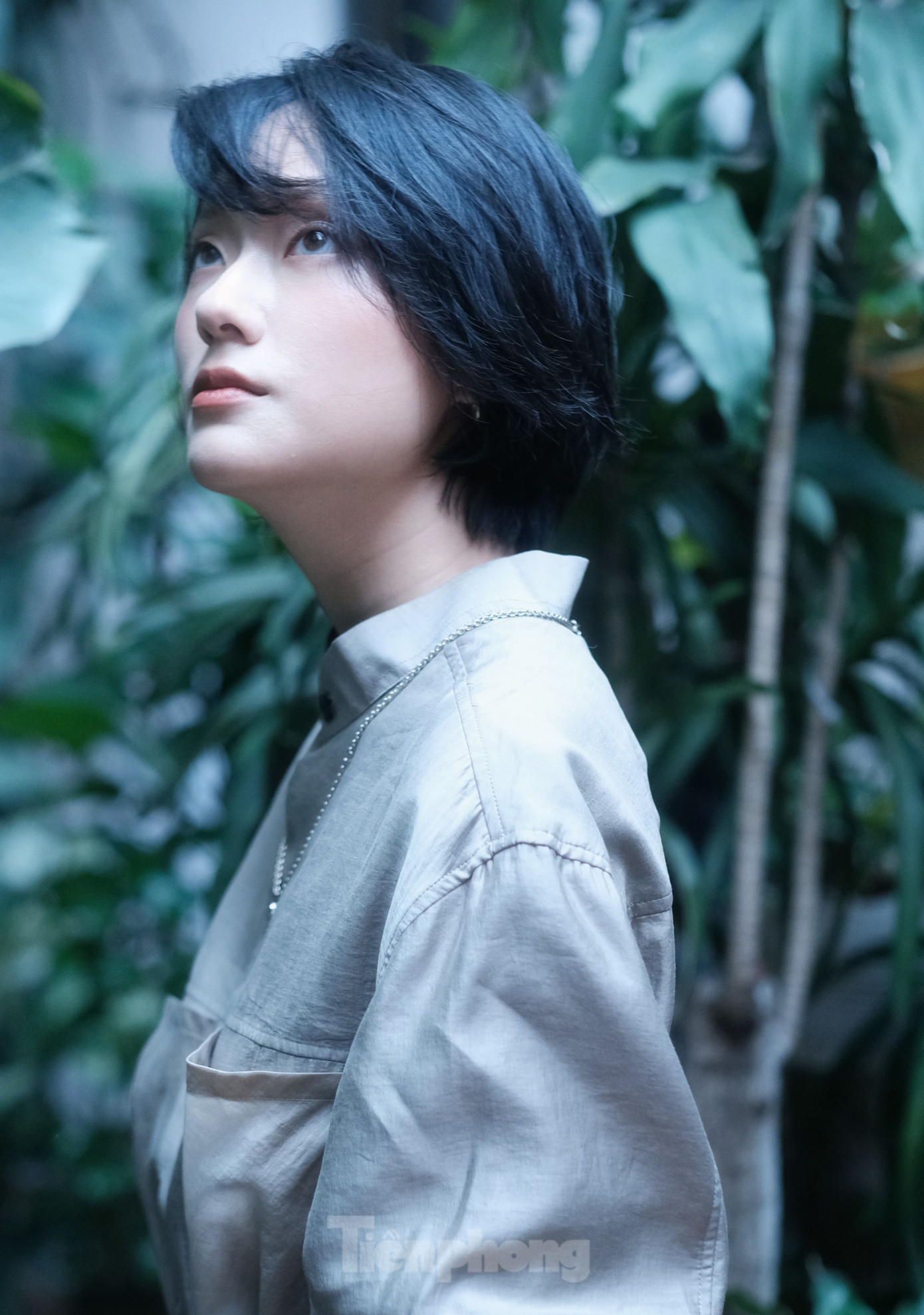 Diễn viên Hồ Thu Anh cho biết cô tìm hiểu thông tin casting phim trên mạng và chủ động nộp đơn. Quá trình thử vai diễn ra vất vả, kéo dài tới 4 tháng. &quot;Tôi thử vai khoảng gần 20 lần mới được nhận. Đây là phim tôi phải thử vai lâu nhất. Nhận xét đầu tiên của đạo diễn Bùi Thạc Chuyên dành cho tôi là: Sao em trông giống bà nội trợ quá&quot;, Hồ Thu Anh kể. Cô tiết lộ đạo diễn Bùi Thạc Chuyên là người kỹ tính.