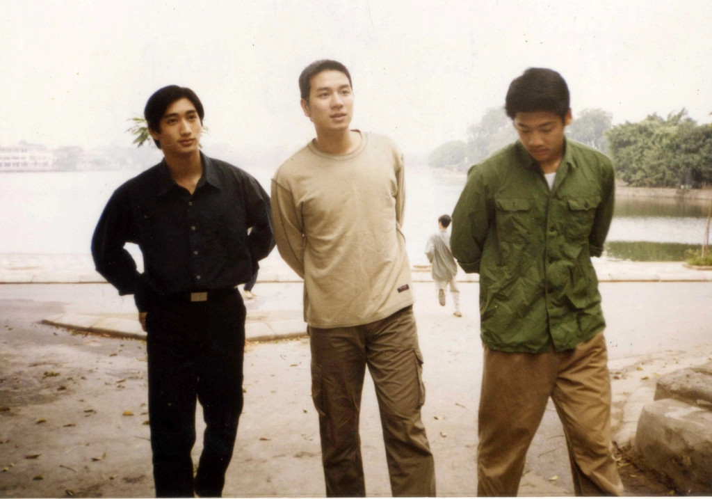 Diễn viên Ngọc Quỳnh (ngoài cùng bên trái) thời mới vào nghề.