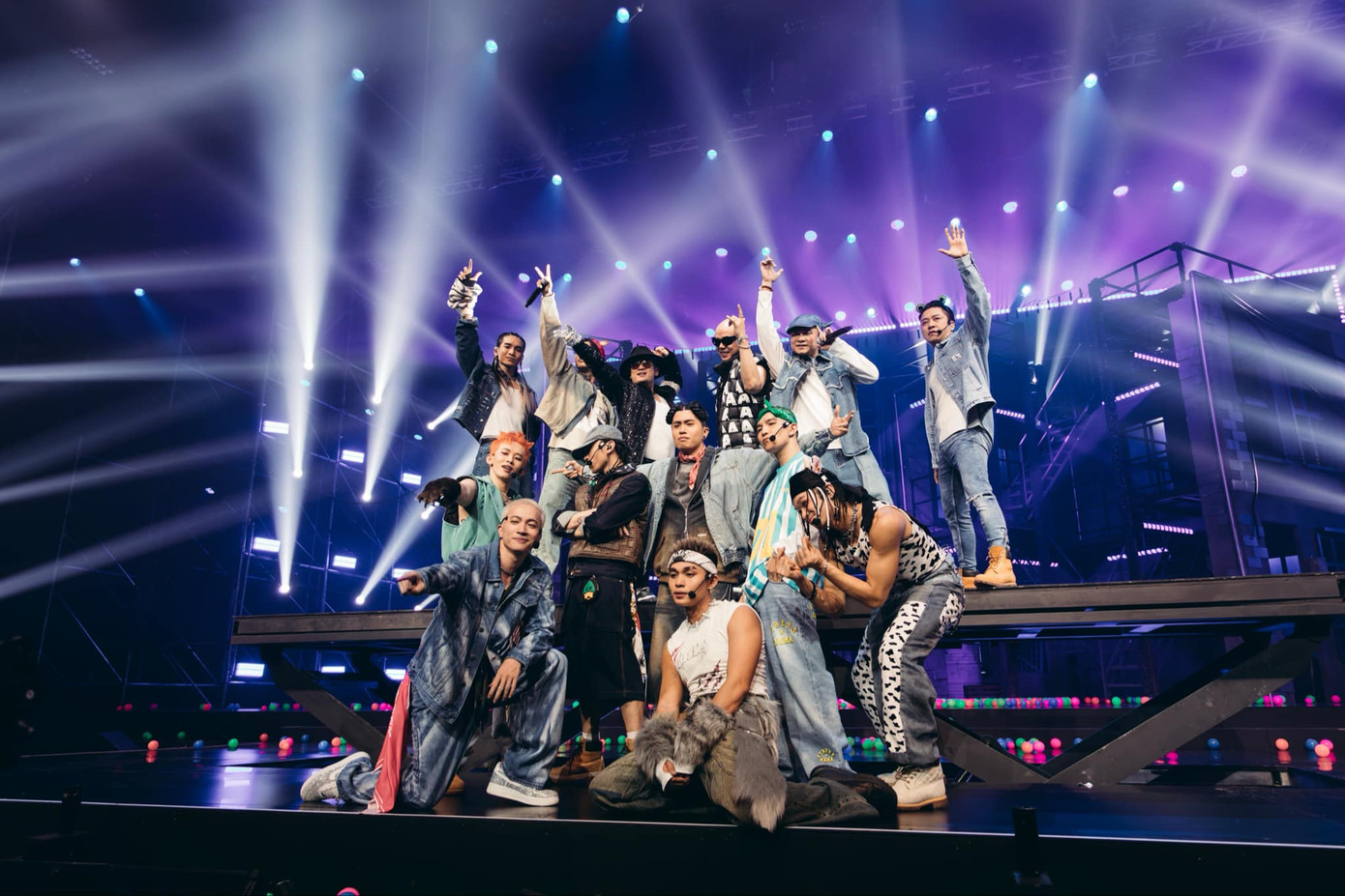 Dường như bất phục kết quả công diễn 4 nên nhà Cá Lớn mở rộng thành Tinh Hoa đã có màn đối kháng đỉnh cao với tiết mục Nét đem lại chiến thắng chung cuộc ở công diễn 5. Ảnh: BTC Dường như bất phục kết quả công diễn 4 nên nhà Cá Lớn mở rộng thành Tinh Hoa đã có màn đối kháng đỉnh cao với tiết mục Nét đem lại chiến thắng chung cuộc ở công diễn 5. Ảnh: BTC