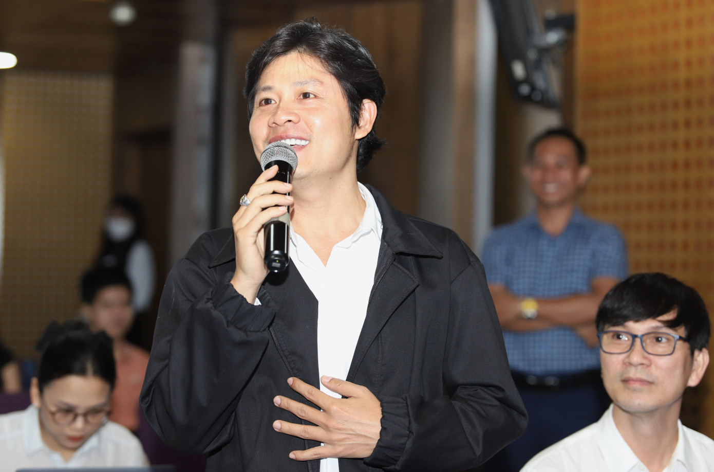 Kể về những lần dính phải “drama” trong hơn 20 năm làm nghề, nhạc sĩ Nguyễn Văn Chung cho biết anh đã 3 lần gặp phải lùm xùm, dù trước đây anh từng nghĩ bản thân mình là nhạc sĩ, không xuất hiện nhiều trên sân khấu thì không dính phải &quot;drama&quot;.