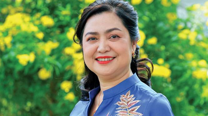 Nhà sưu tập Phùng Thị Thu Thủy sở hữu hai tác phẩm từ cuộc đấu giá.