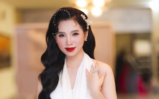 Lan Quỳnh tắt chế độ bình luận trên trang cá nhân sau khi bị khui tin nhắn nói xấu đồng nghiệp. Lan Quỳnh tắt chế độ bình luận trên trang cá nhân sau khi bị khui tin nhắn nói xấu đồng nghiệp.