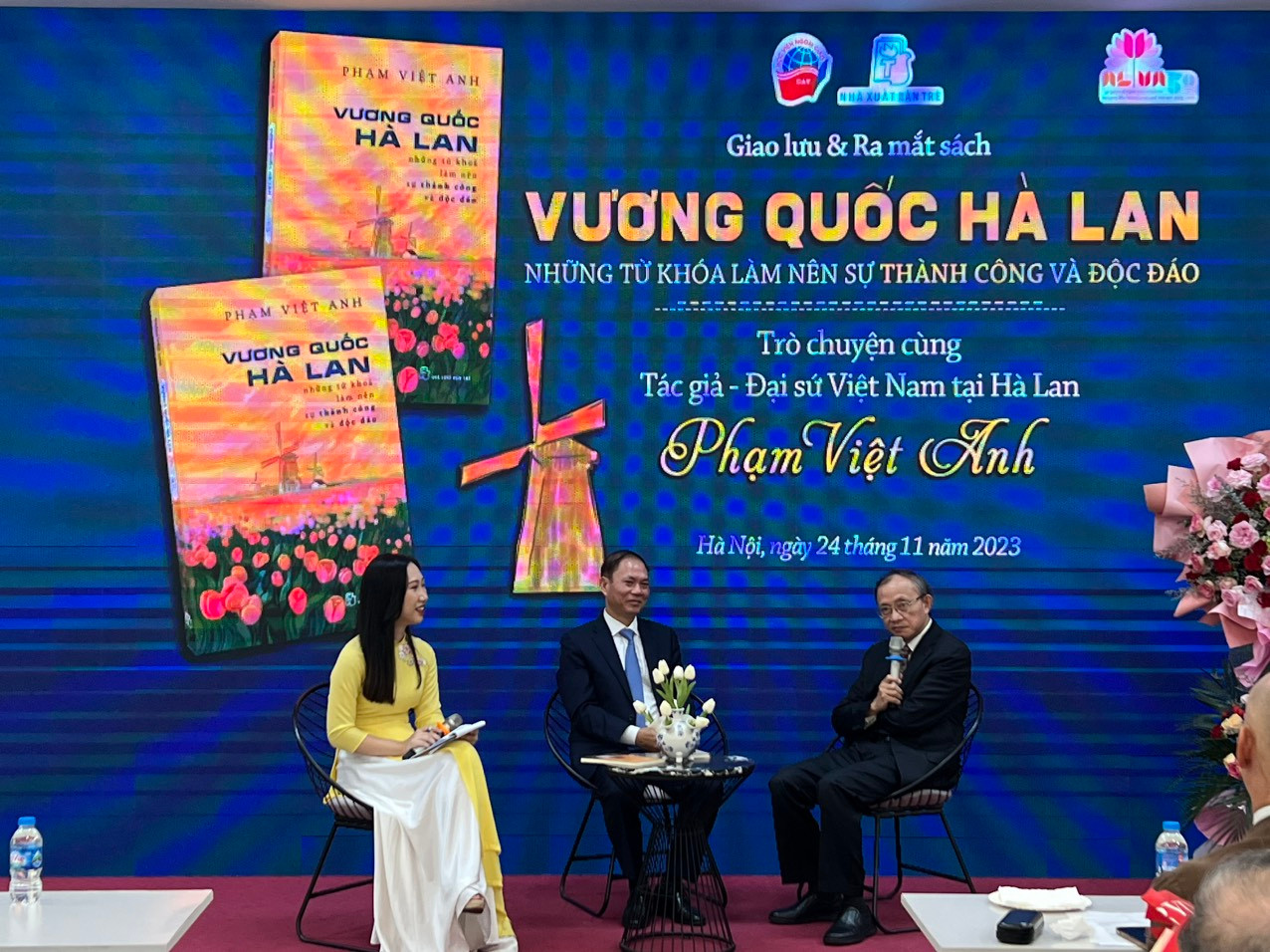 Sự kiện ra mắt sách diễn ra sáng 24/11 ở Hà Nội. Sự kiện ra mắt sách diễn ra sáng 24/11 ở Hà Nội.