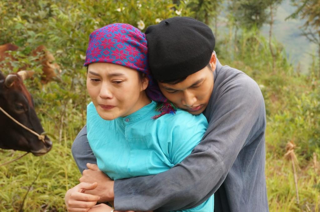 Phương Oanh cũng là một người tình màn ảnh của Đình Tú. Phương Oanh cũng là một người tình màn ảnh của Đình Tú.