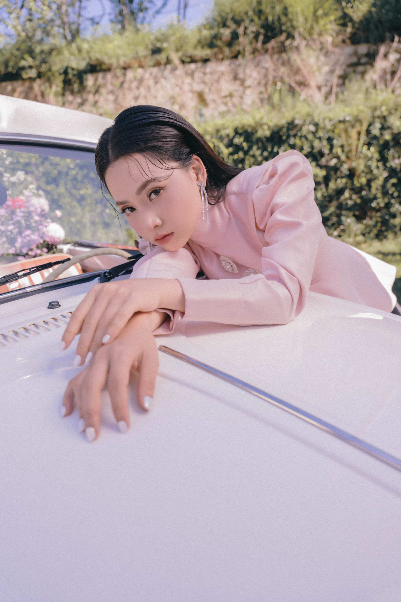 Ngô Lan Hương nổi tiếng với những clip cover triệu view trên YouTube. Ngô Lan Hương nổi tiếng với những clip cover triệu view trên YouTube.