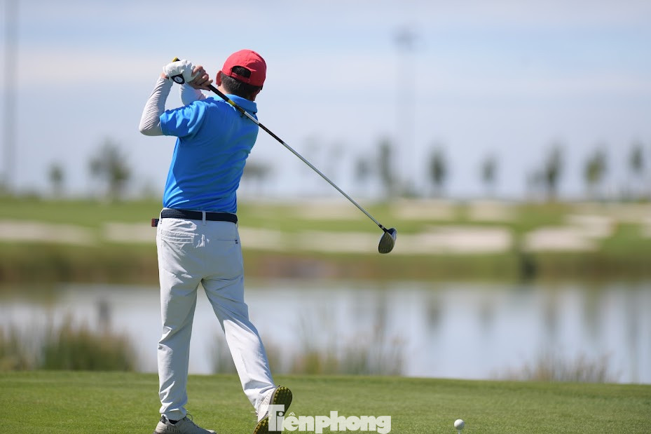 Sân Dragon Golf Links luôn kín khách, đặc biệt vào những ngày cuối tuần. Ảnh: Dương Triều.