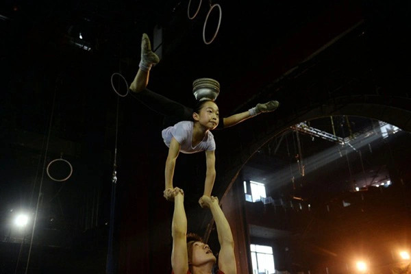 Nhiều hạn chế tồn tại trong cơ chế, chính sách và giải quyết việc làm cho người lao động trong lĩnh vực nghệ thuật. Nhiều hạn chế tồn tại trong cơ chế, chính sách và giải quyết việc làm cho người lao động trong lĩnh vực nghệ thuật.