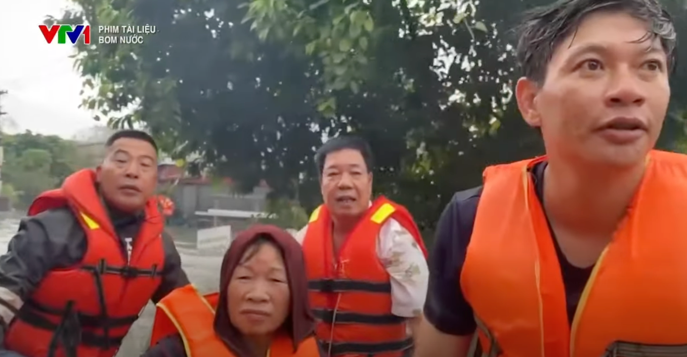 Những khoảnh khắc căng thẳng khi theo dõi mực nước ở thủy điện.