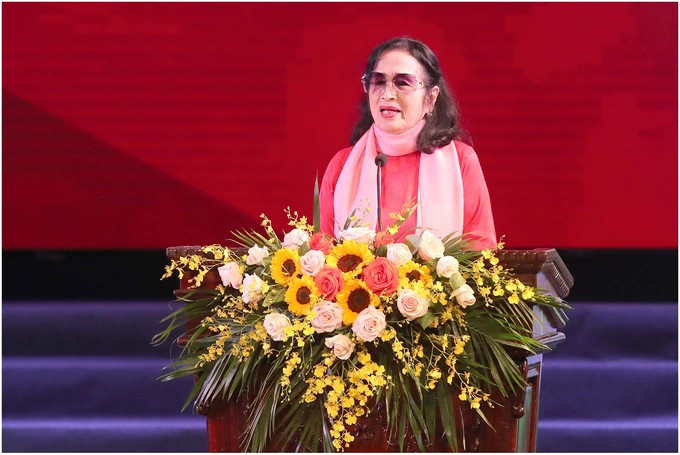 Tại lễ kỷ niệm 70 năm Điện ảnh cách mạng Việt Nam, NSND Trà Giang khóc khi nhắc đến thực trạng ở VFS. Ảnh: Tuấn Minh. Tại lễ kỷ niệm 70 năm Điện ảnh cách mạng Việt Nam, NSND Trà Giang khóc khi nhắc đến thực trạng ở VFS. Ảnh: Tuấn Minh.