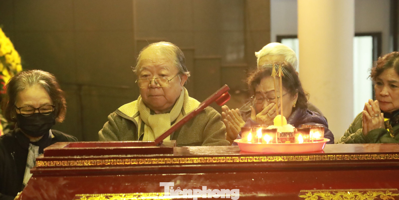 NSND Doãn Châu - nguyên Giám đốc Nhà kịch Việt Nam - ví đạo diễn NSND Doãn Hoàng Giang như tượng đài sân khấu Việt Nam trong những thập niên cuối của thế kỷ 20. Ảnh: TRỌNG TÀI. NSND Doãn Châu - nguyên Giám đốc Nhà kịch Việt Nam - ví đạo diễn NSND Doãn Hoàng Giang như tượng đài sân khấu Việt Nam trong những thập niên cuối của thế kỷ 20. Ảnh: TRỌNG TÀI.