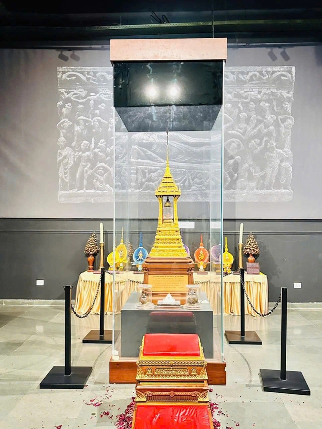 Xá lợi Đức Phật được khai quật vào ngày 18/1/1898 tại bang Uttar Pradesh, Ấn Độ. Xá lợi Đức Phật được khai quật vào ngày 18/1/1898 tại bang Uttar Pradesh, Ấn Độ.