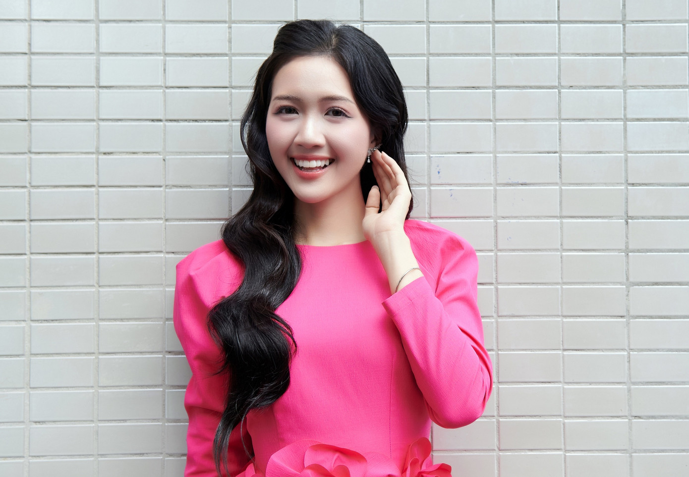 Nguyễn Hoàng Mỹ Vân sinh năm 1999, đến từ TPHCM, là MC song ngữ, trợ giảng đối ngoại tại Trung tâm Ngoại ngữ Bộ ngoại giao. Cô là một trong 25 thí sinh xuất sắc nhất ở Hoa hậu Việt Nam 2024. Mỹ Vân cũng là người cuối cùng được xướng tên để vào vòng trong.