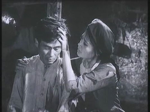 Cảnh trong phim Chị Dậu. Cảnh trong phim Chị Dậu.