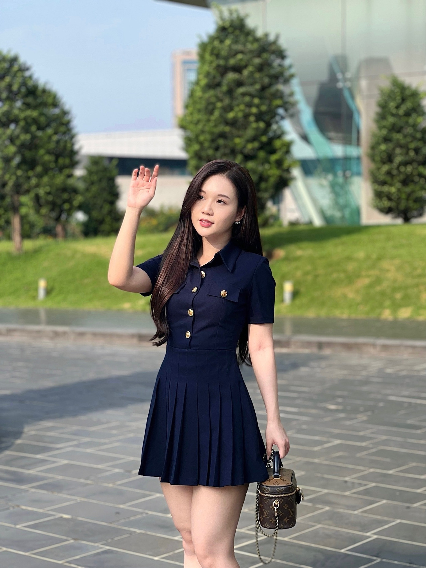 "Ngày trước, tôi xuề xòa, không nghĩ mình có thể kiên nhẫn trang điểm, không nghĩ tới việc sẽ được xuất hiện trên màn ảnh. Công việc diễn xuất giúp tôi có trách nhiệm hơn, thậm chí cầu toàn", Phạm Ngọc Anh chia sẻ trong chương trình Lời tự sự. "Ngày trước, tôi xuề xòa, không nghĩ mình có thể kiên nhẫn trang điểm, không nghĩ tới việc sẽ được xuất hiện trên màn ảnh. Công việc diễn xuất giúp tôi có trách nhiệm hơn, thậm chí cầu toàn", Phạm Ngọc Anh chia sẻ trong chương trình Lời tự sự.