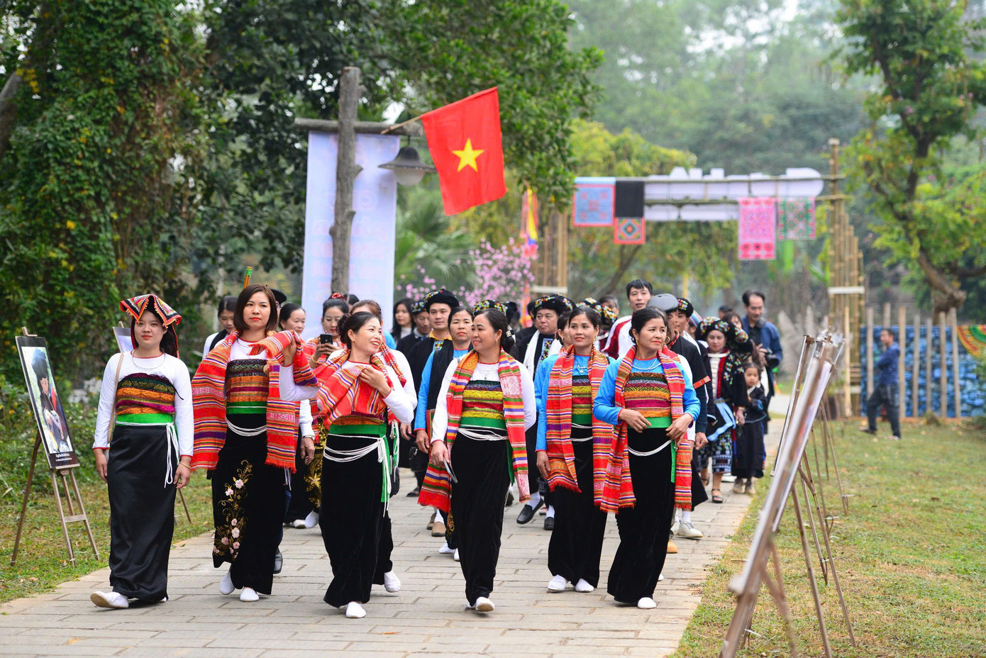 Từ 1/1 đến 31/12025, Làng Văn hóa - Du lịch các dân tộc Việt Nam (Sơn Tây, Hà Nội) tổ chức các hoạt động với chủ đề Xuân về trên bản làng. Sự kiện giới thiệu hoạt động đón xuân đầu năm cùng các nghi lễ, lễ hội, phong tục tập quán của các dân tộc Việt Nam.