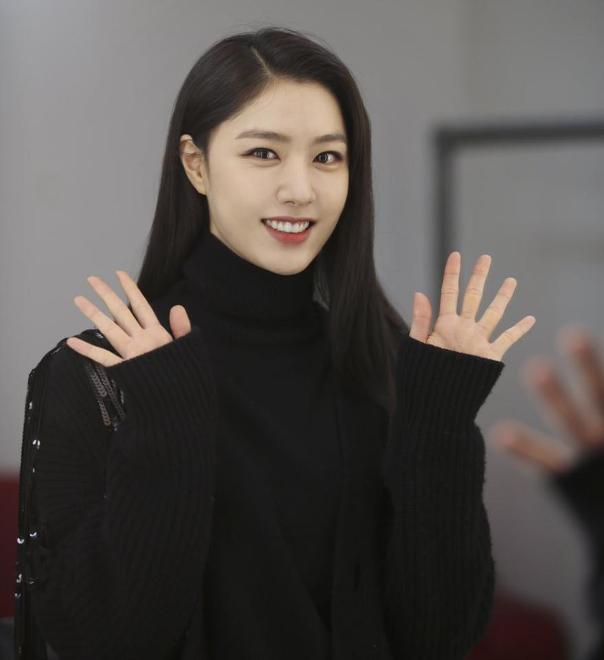 Ngày 8/4 vừa qua, mặc sự phủ nhận của hai nhân vật chính, Dispatch bất ngờ tung bằng chứng Seo Ji Hye và nam diễn viên Kim Jung Hyun đã hẹn hò hơn một năm nay