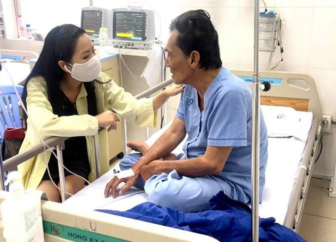 Nữ nghệ sĩ kêu gọi ủng hộ đàn anh Thương Tín sau khi nam diễn viên phải nhập viện vì đột quỵ đầu năm 2021