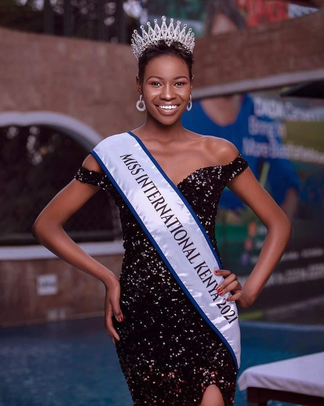 Xếp sau Phương Anh của Việt Nam là người đẹp Cindy Isendi đến từ Kenya. Người đẹp 23 tuổi đến từ thị trấn nhỏ thuộc miền Tây Kenya.