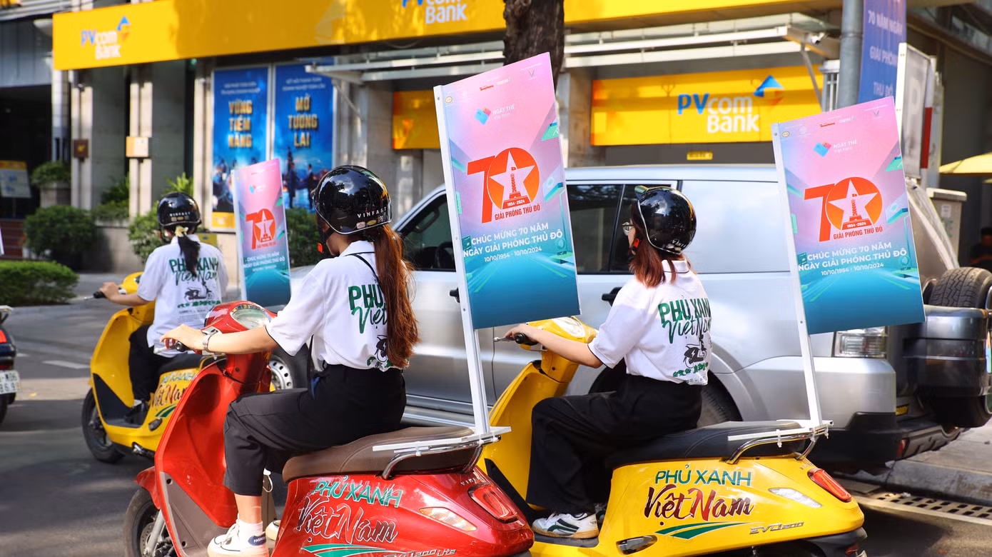 Roadshow sáng 28/9 là một trong những sáng tạo của Ban tổ chức Ngày Thẻ Việt Nam 2024, diễn ra đúng dịp chuẩn bị kỷ niệm 70 năm giải phóng Thủ đô (10/10/1954-10/10-2024). Hội thảo "Hà Nội - Thành phố thông minh và Hệ sinh thái ngân hàng mở" là một hoạt động điểm nhấn, lần đầu tiên có sự tham gia đồng chỉ đạo của UBND TP. Hà Nội.