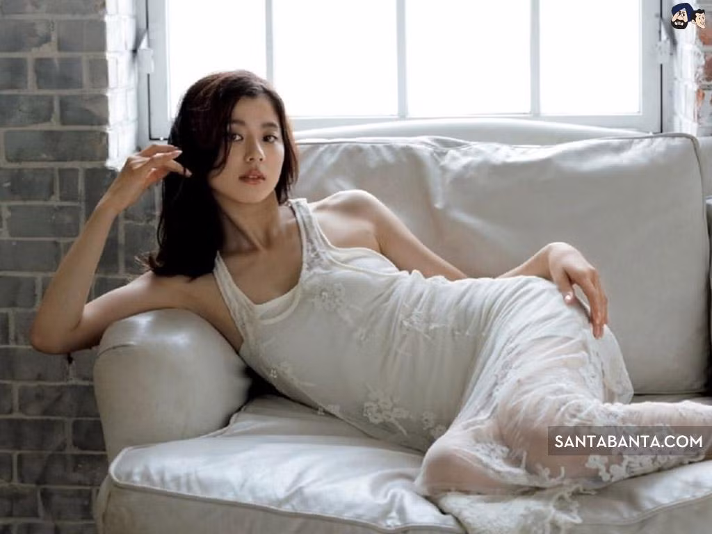 Aya Asahina là ngôi sao quyến rũ nhất nhì làng giải trí xứ sở hoa anh đào.