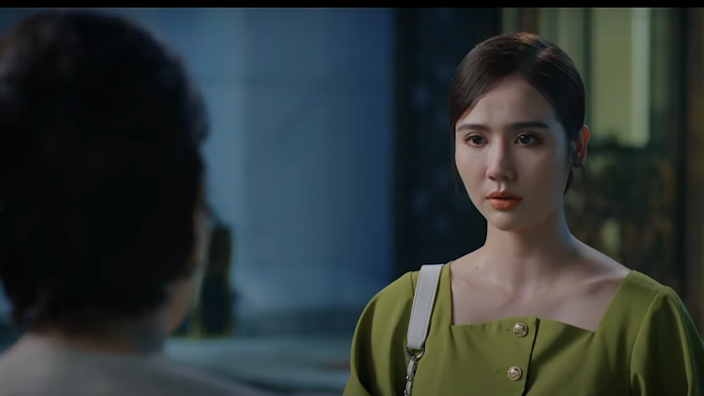 Vân Trang sắp đưa cho mẹ ruột chiếc vòng và hé lộ chuyện quá khứ.