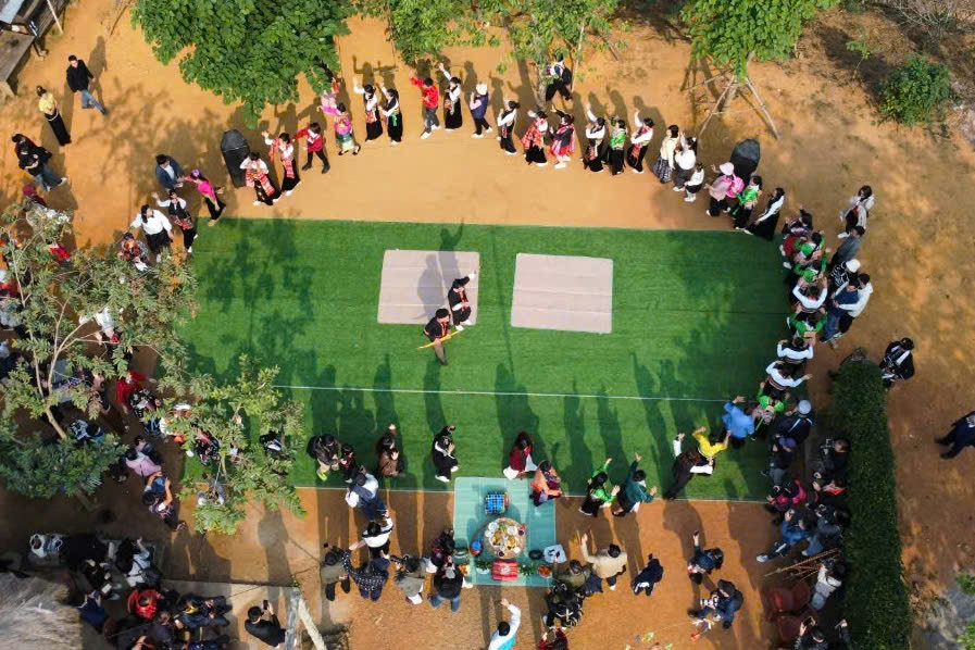 Sự kiện tái hiện Lễ mừng cơm mới của dân tộc Thái, tỉnh Thanh Hóa thu hút du khách. Lễ mừng cơm mới là nét văn hóa truyền thống được người Thái coi trọng. Đây là dịp để người thân trong gia đình, làng xóm hội ngộ, chung vui, chia sẻ với nhau công việc làm ăn, xây dựng gia đình và thắt chặt thêm tình đoàn kết cộng đồng. Buổi lễ sẽ diễn ra sáng 1/1/2025 tại không gian làng dân tộc Thái.