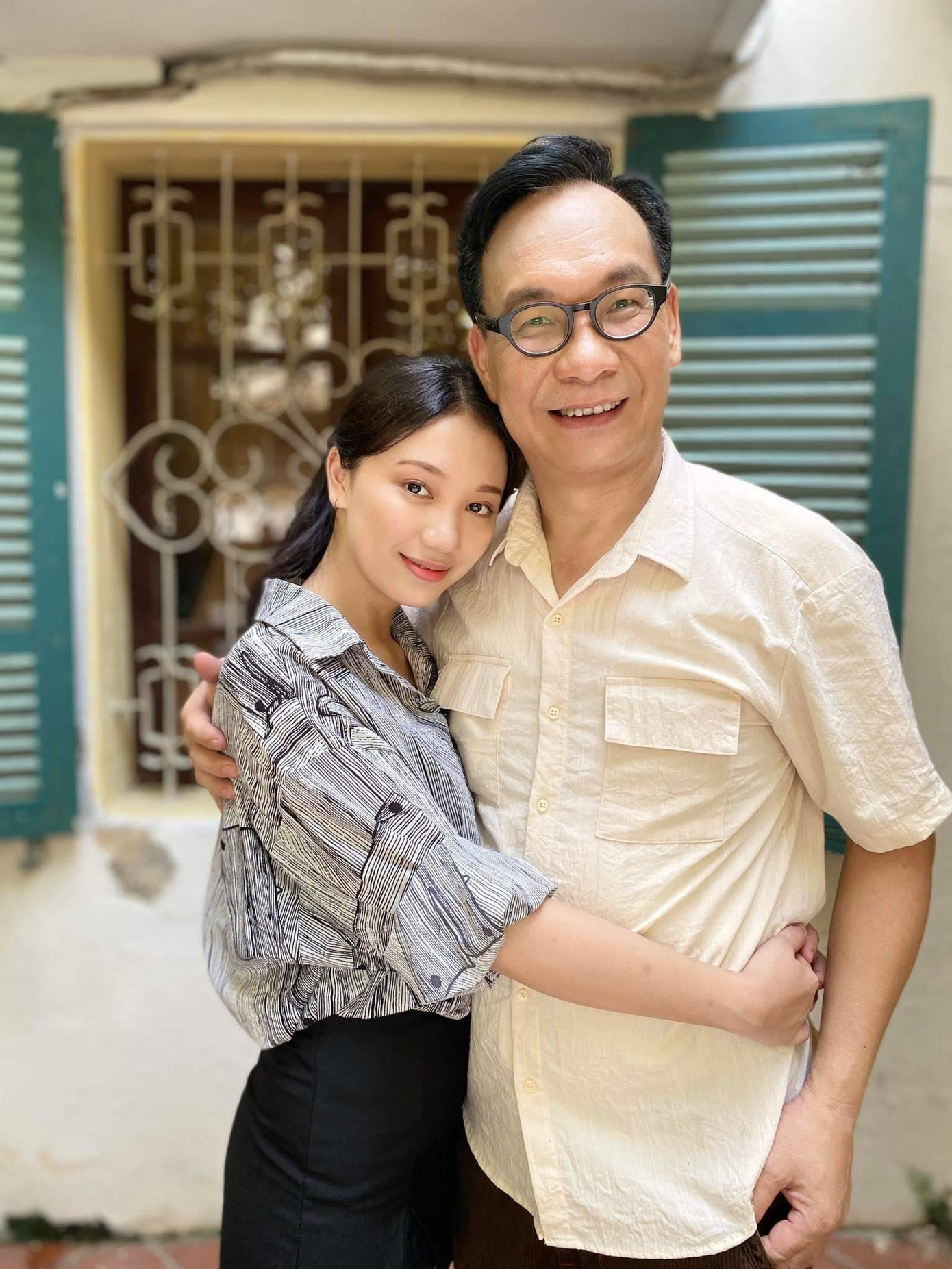 Thùy Dương khoe ảnh bên &apos;bố&apos; Cửu (NSƯT Đức Khuê).