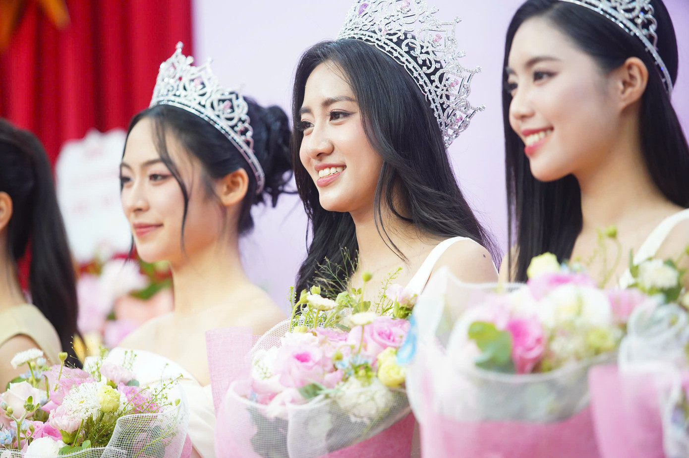 Góc nghiêng của top 3 Hoa hậu Việt Nam 2024.