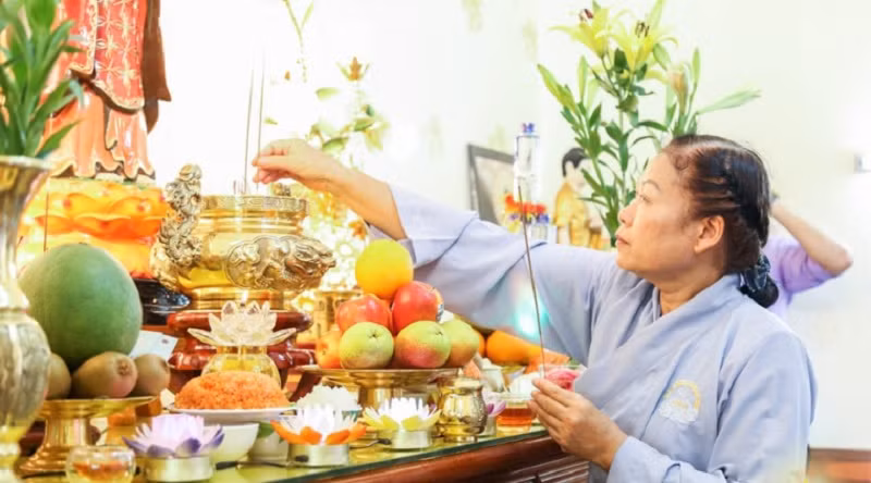 Lễ Vu Lan có thể thực hiện ở chùa và ở nhà.