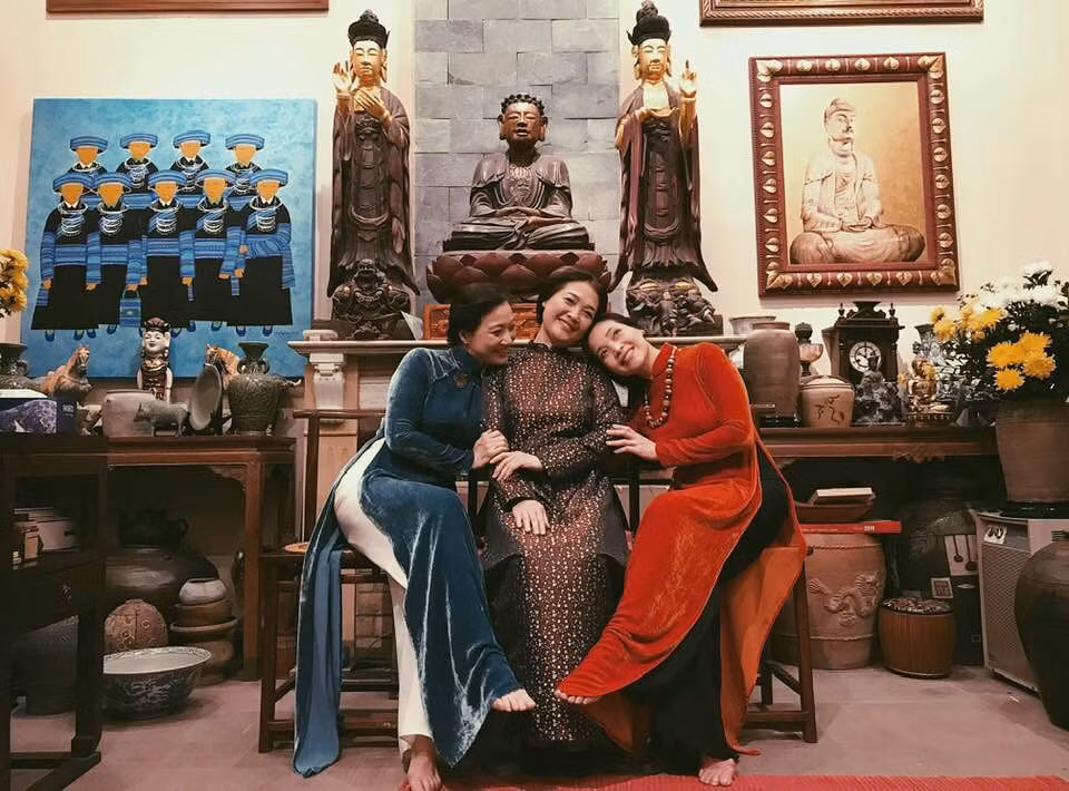 Ba con gái nổi tiếng của nghệ sĩ Lê Mai và NSND Trần Tiến.