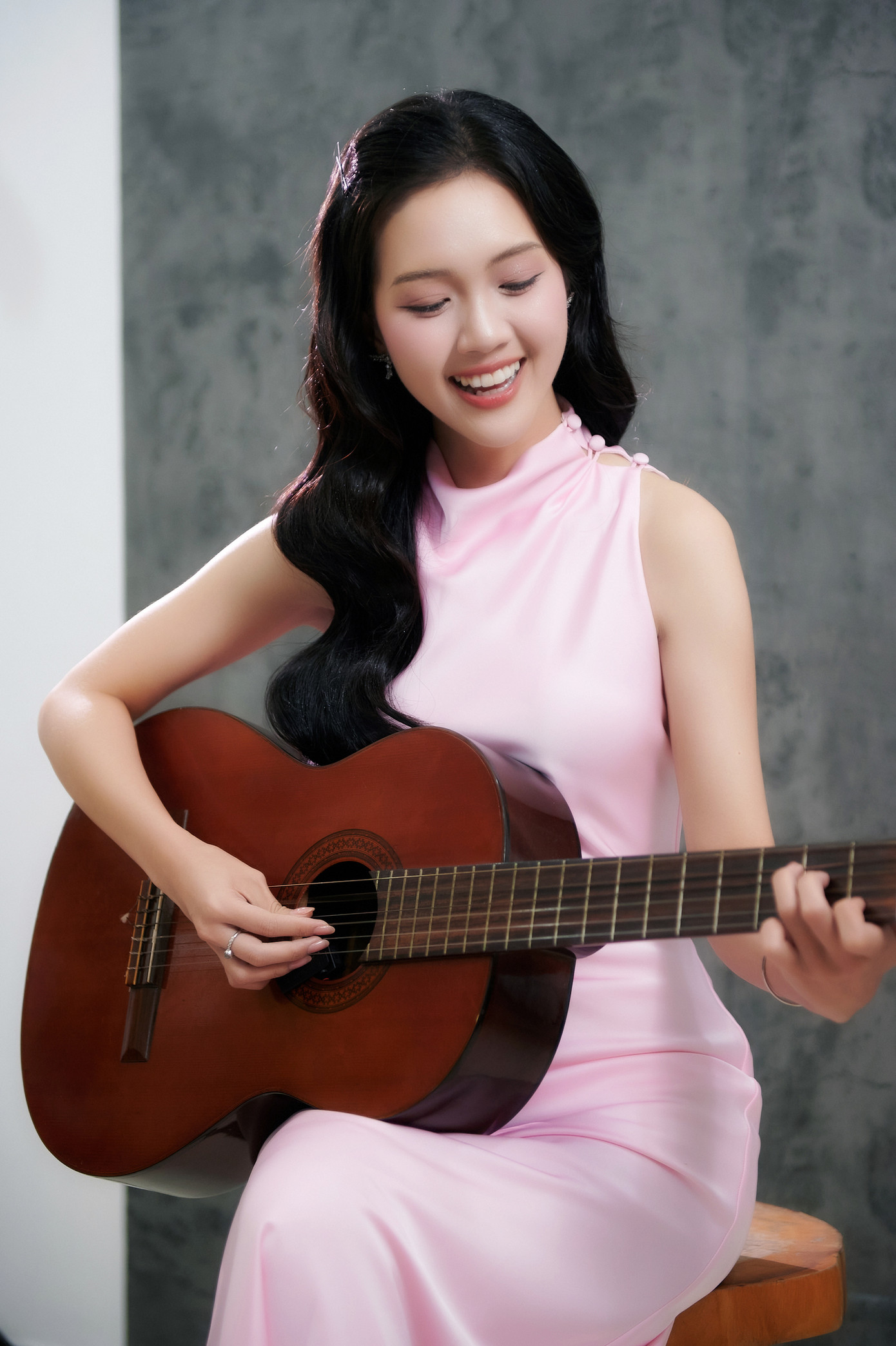 Trong cuộc trò chuyện với Tiền Phong, Mỹ Vân tự tin thể hiện khả năng đàn, hát bằng tiếng Anh và tiếng Trung. Gia đình cũng định hướng Mỹ Vân phát triển ở lĩnh vực truyền thông và nghệ thuật.