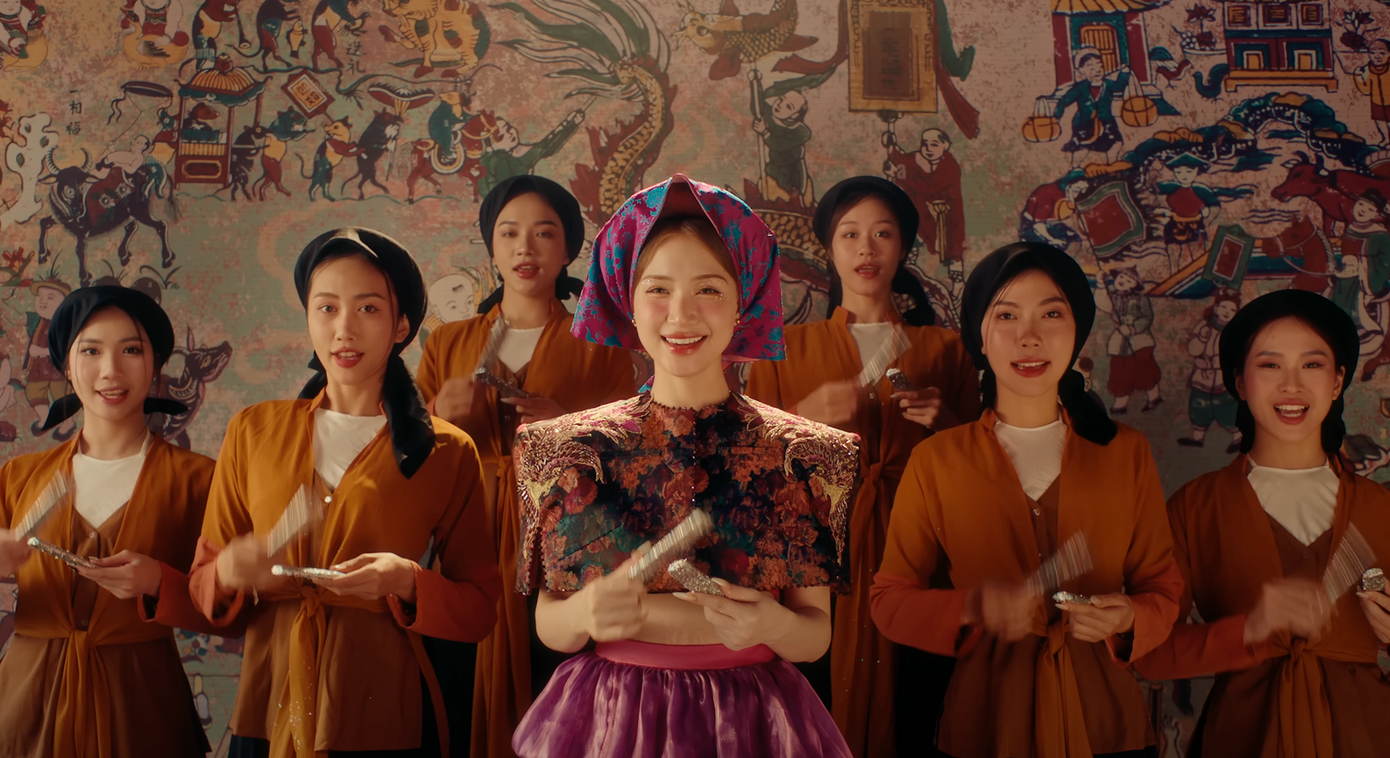 Hòa Minzy trong MV mới phát hành. Hòa Minzy trong MV mới phát hành.