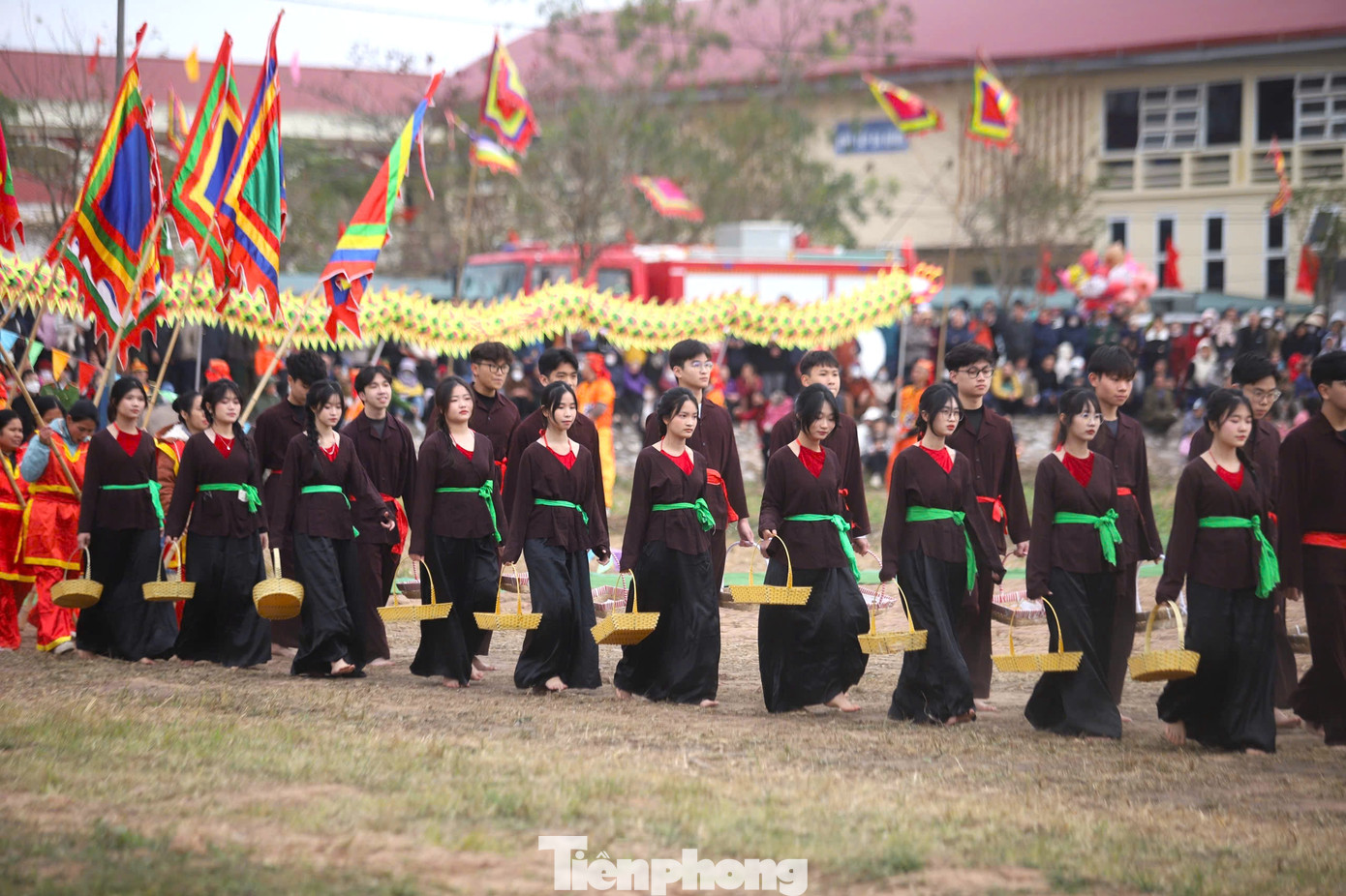 Các lực lượng tham gia đoàn rước, nghi thức màn trống, múa lân, rồng khai hội, nghi lễ dâng hương, đọc văn trình... được đảm bảo khớp nối, liền mạch.