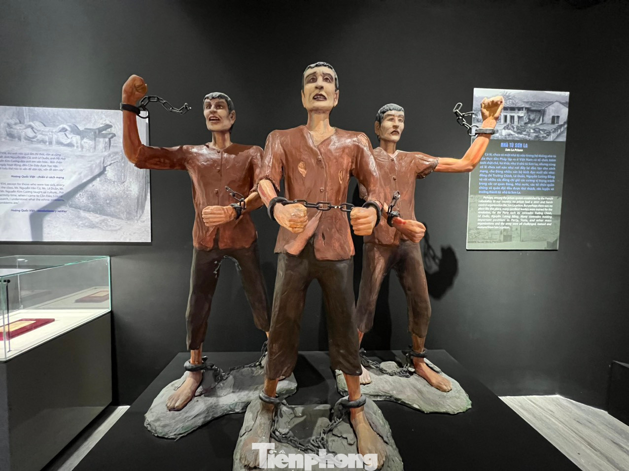 Tượng Quyết tử lưu giữ tại Bảo tàng Chiến sĩ cách mạng bị địch bắt tù đày.