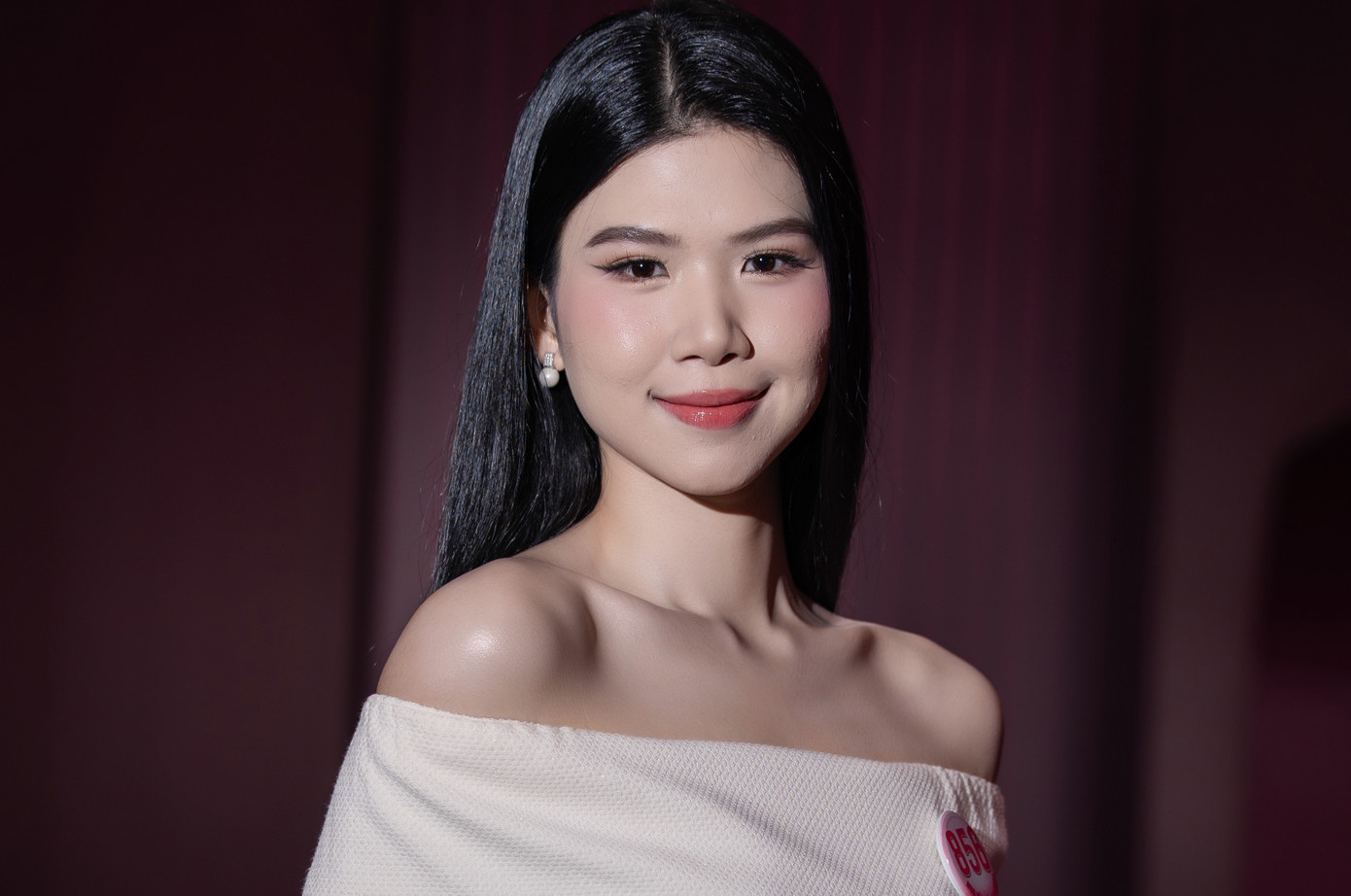 Linh Đan từng giành giải Ba cuộc thi Sáng kiến ứng dụng giải quyết các vấn đề môi trường năm 2016. Cô là học sinh trao đổi tại chương trình Giao lưu văn hóa giữa học sinh Đà Nẵng, Việt Nam với học sinh Changwon, Hàn Quốc năm 2018 do Sở Ngoại Vụ Đà Nẵng tổ chức.