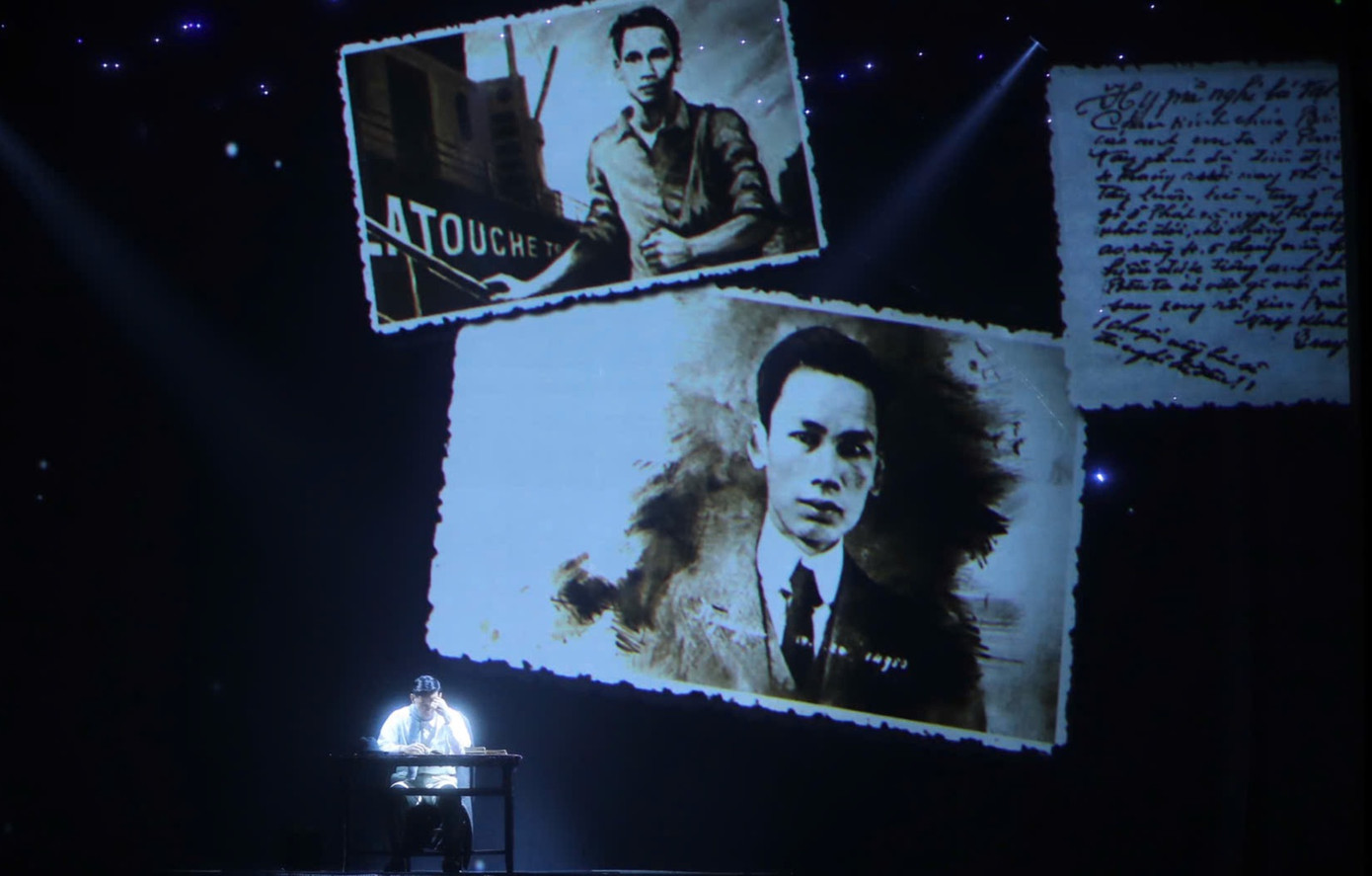 Chương trình ứng dụng công nghệ trình chiếu 3D mapping trong những trường đoạn tái hiện thời gian Bác hoạt động ở Paris, giúp khán giả cảm nhận rõ hơn hành trình tìm đường cứu nước đầy gian nan của Người.