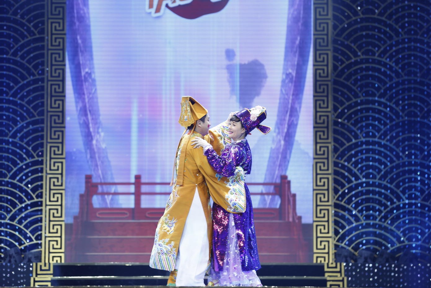 Âm nhạc vốn là điểm ấn tượng, hấp dẫn của Táo Quân. Trong chương trình năm nay, bên cạnh những ca khúc mới, khán giả được thưởng thức lại những bản hit của Táo Quân trong suốt 20 năm qua, như Lụt từ ngã tư đường phố, Hoang mang style, Thật bất ngờ, Tình khúc nợ nần...