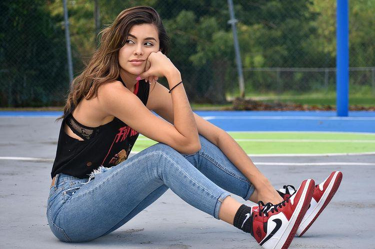 Trong những tấm ảnh đời thường, người đẹp ưa chuộng phong cách thể thao, cá tính. Cô được kì vọng sẽ tiến sâu tại cuộc thi Miss World lần thứ 70. Trước đó, Puerto Rico đã có hai đại diện giành vương miện Hoa hậu Thế giới trong các năm 1975 và 2016