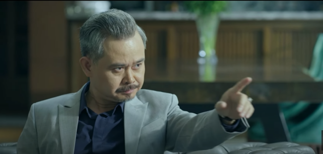 Đức cảnh cáo tay chân của ông trùm. Ảnh: CMH.