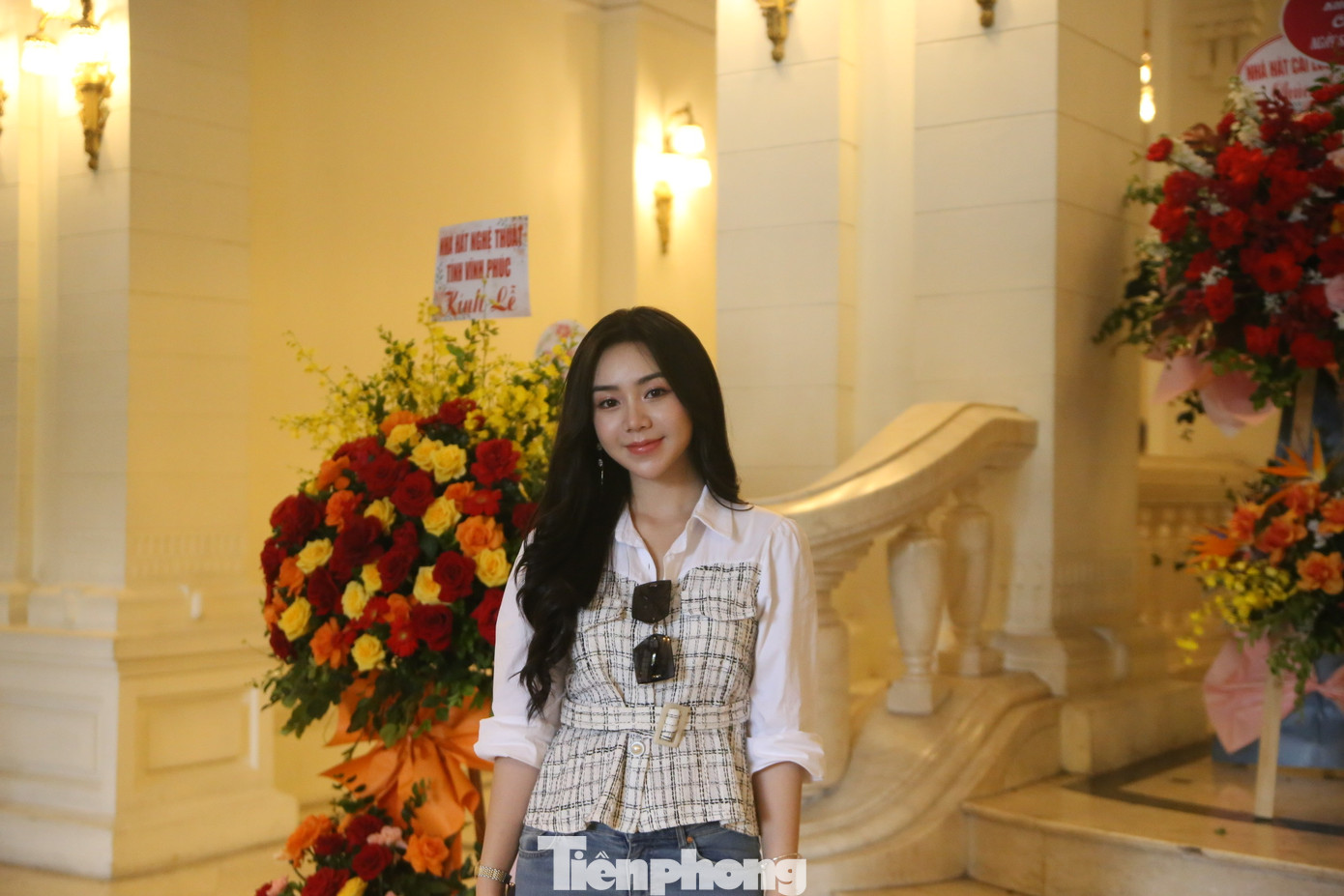 Diễn viên Quỳnh Kool diện trang phục trẻ trung, năng động. Cô vừa được nhận giải Nữ diễn viên chính xuất sắc phim truyền hình tại giải thưởng Cánh Diều 2023 nhờ vai nữ chính phim Đừng làm mẹ cáu.