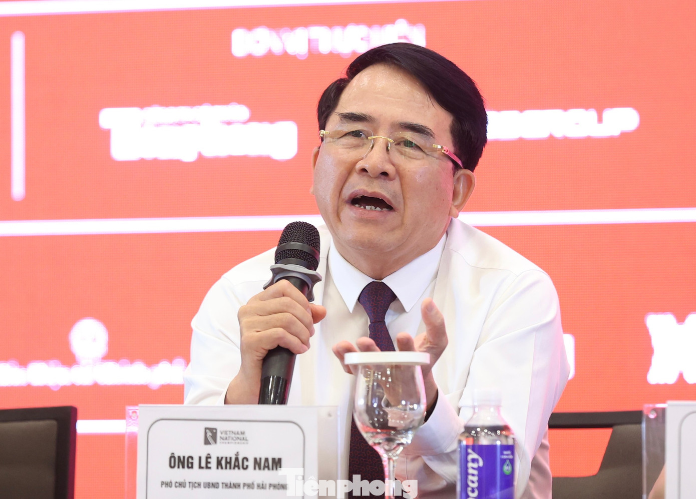 Phó Chủ tịch UBND TP. Hải Phòng Lê Khắc Nam phát biểu tại họp báo. Ảnh: Như Ý.