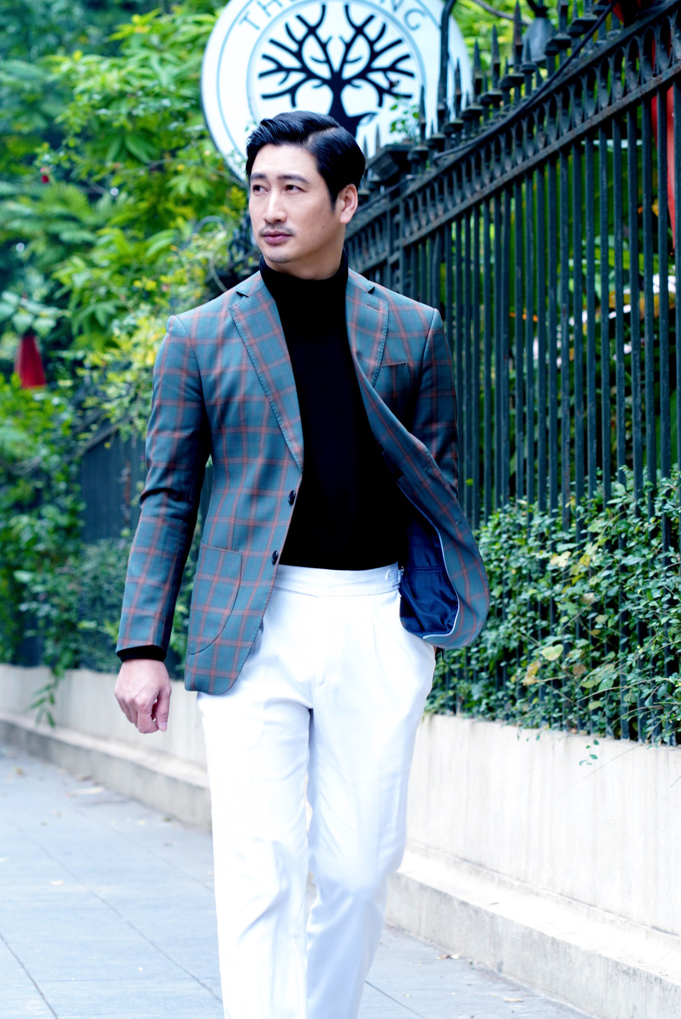 Trong những vai diễn gần đây, vai Thái trong Hoa hồng trên ngực trái để lại nhiều ấn tượng với khán giả. Theo lời Ngọc Quỳnh, nhân vật của anh nhận về muôn vàn phản ứng trái chiều, có yêu có ghét, có thương. Có những ngày Ngọc Quỳnh nhận về hàng chục tin nhắn của khán giả chia sẻ về vai Thái. Ảnh: TRỌNG QUÂN.