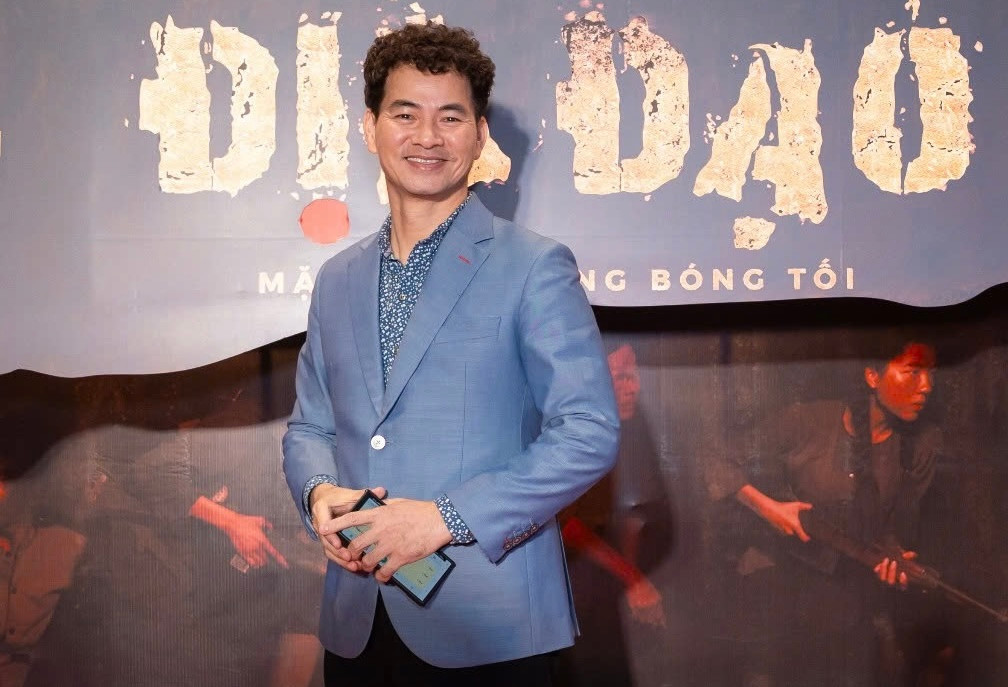 NSND Xuân Bắc - Cục trưởng Cục Nghệ thuật biểu diễn - khẳng định: "Những bộ phim như Địa đạo: Mặt trời trong bóng tối cần thiết vì mang tinh thần giáo dục, đặc biệt trong dịp Kỷ niệm 50 năm Ngày Giải phóng miền Nam, thống nhất đất nước. Chúng ta thấy rõ chủ nghĩa anh hùng cách mạng, lòng yêu nước, sẵn sàng hy sinh nhưng luôn khát khao yêu thương bên trong mỗi chiến sĩ. Tôi mong khán giả không bỏ qua bộ phim này, đặc biệt là các bạn trẻ". Người đưa Xuân Bắc lên phim ảnh đầu tiên chính là đạo diễn Bùi Thạc Chuyên với 12A và 4H. NSND Xuân Bắc - Cục trưởng Cục Nghệ thuật biểu diễn - khẳng định: "Những bộ phim như Địa đạo: Mặt trời trong bóng tối cần thiết vì mang tinh thần giáo dục, đặc biệt trong dịp Kỷ niệm 50 năm Ngày Giải phóng miền Nam, thống nhất đất nước. Chúng ta thấy rõ chủ nghĩa anh hùng cách mạng, lòng yêu nước, sẵn sàng hy sinh nhưng luôn khát khao yêu thương bên trong mỗi chiến sĩ. Tôi mong khán giả không bỏ qua bộ phim này, đặc biệt là các bạn trẻ". Người đưa Xuân Bắc lên phim ảnh đầu tiên chính là đạo diễn Bùi Thạc Chuyên với 12A và 4H.