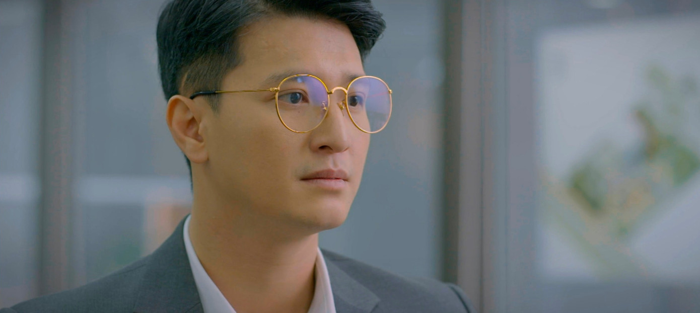 Diễn xuất của Huỳnh Anh kém thuyết phục. Diễn xuất của Huỳnh Anh kém thuyết phục.