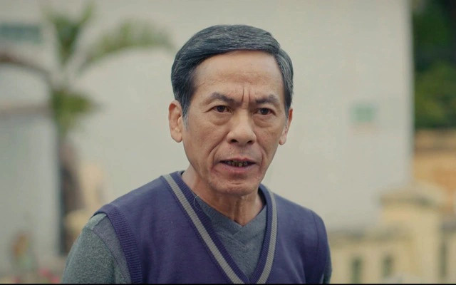 NSND Bùi Bài Bình là ông bố quốc dân trong Gia đình mình vui bất thình lình. NSND Bùi Bài Bình là ông bố quốc dân trong Gia đình mình vui bất thình lình.