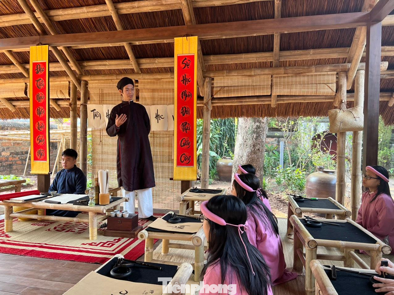 Mô phỏng lại lớp học của thầy đồ. Ảnh: NGỌC ÁNH.