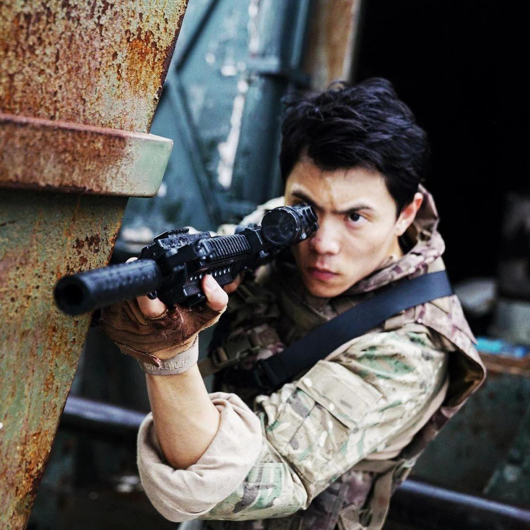 So với thời điểm hơn mười năm về trước, sao nhí của "Karate Kid" đã "dậy thì thành công", trở thành chàng thanh niên ngoài 20 mạnh mẽ, đầy sức hút